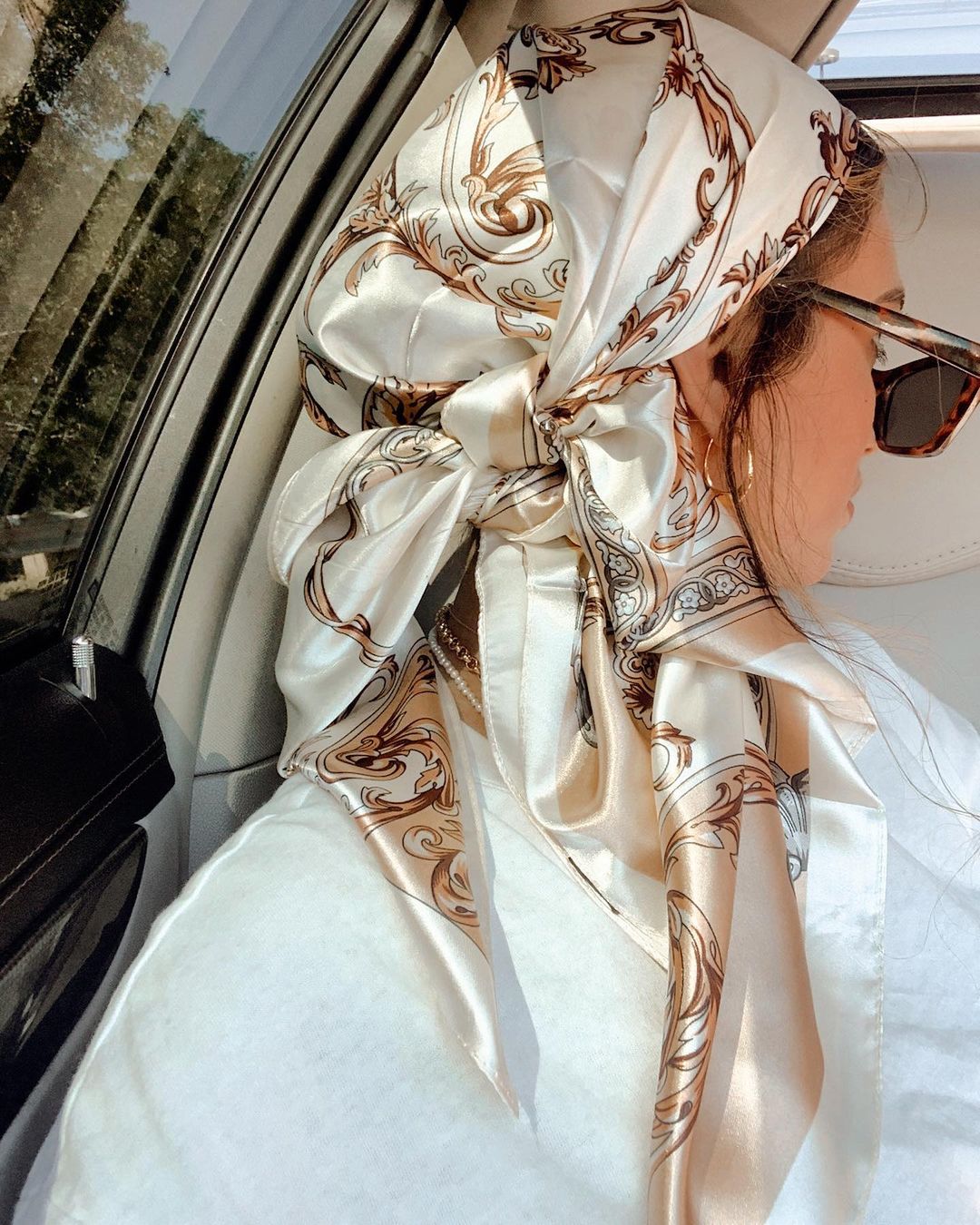 Satynowy kwadratowy szalik dam – Silk Neck Scarf recenzja i cena